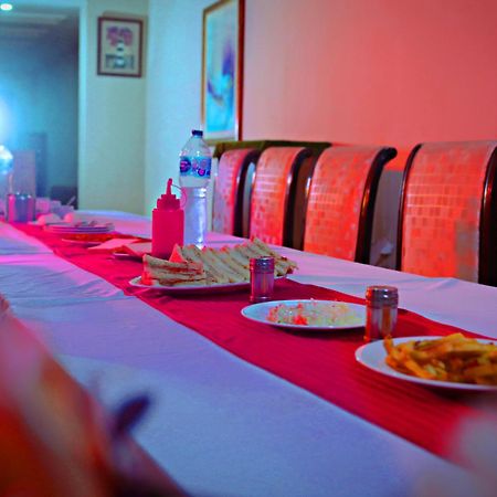 Quick Continental Hotel - Jail Road Лахор Экстерьер фото