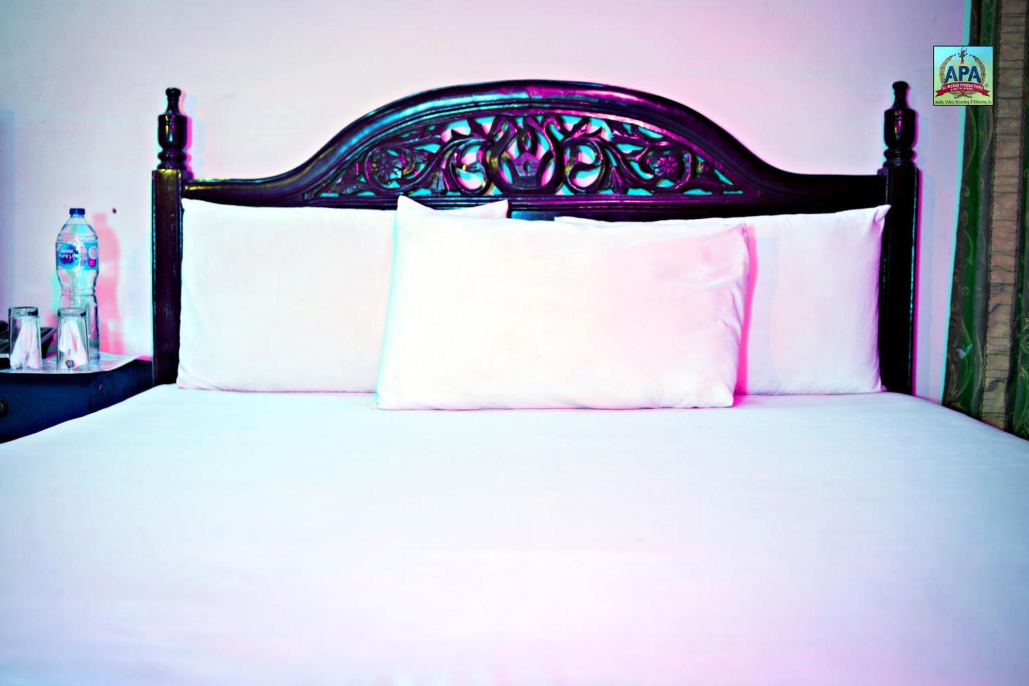 Quick Continental Hotel - Jail Road Лахор Экстерьер фото